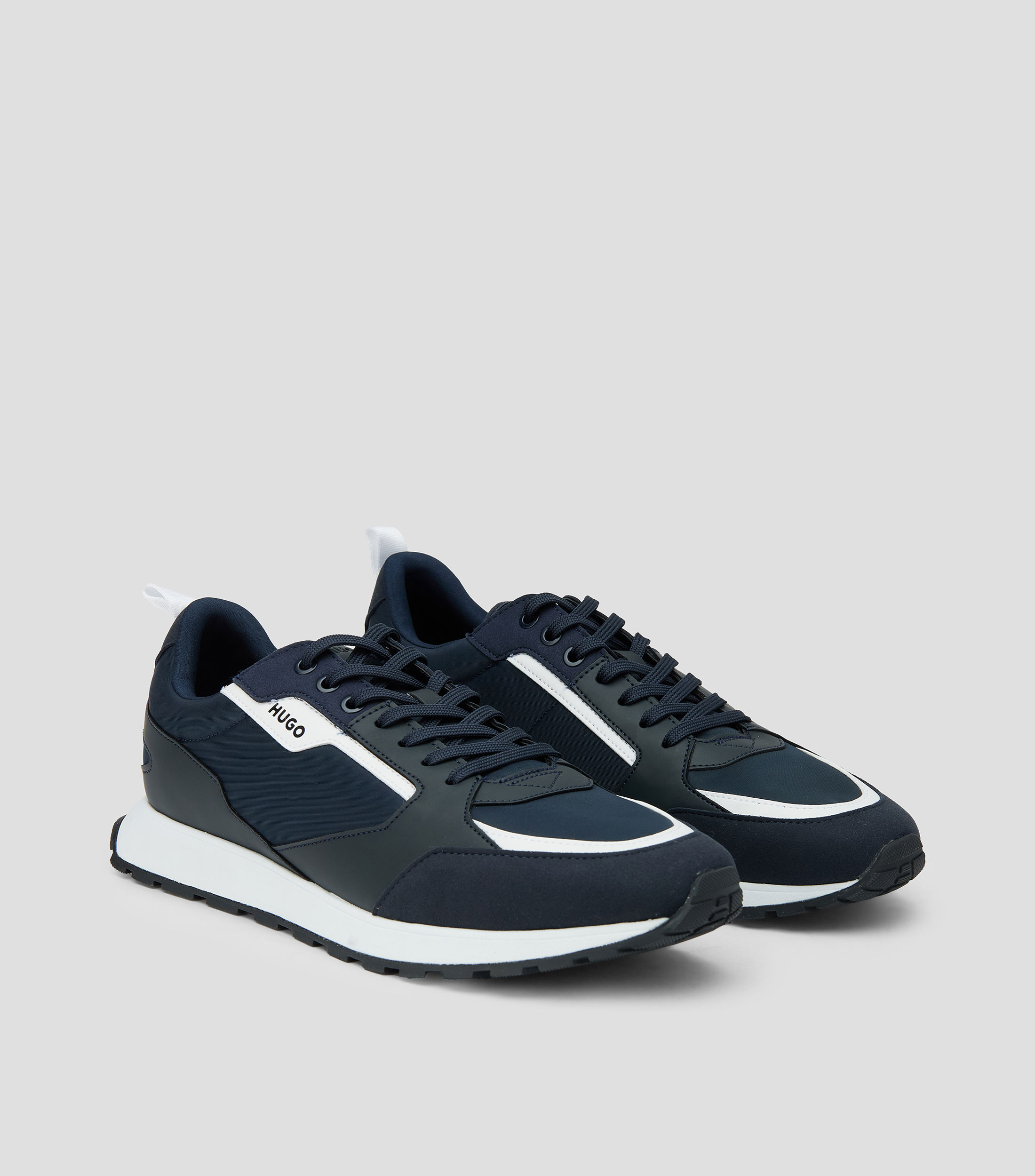 Tenis de mezcla de materiales con detalles de la marca Hombre